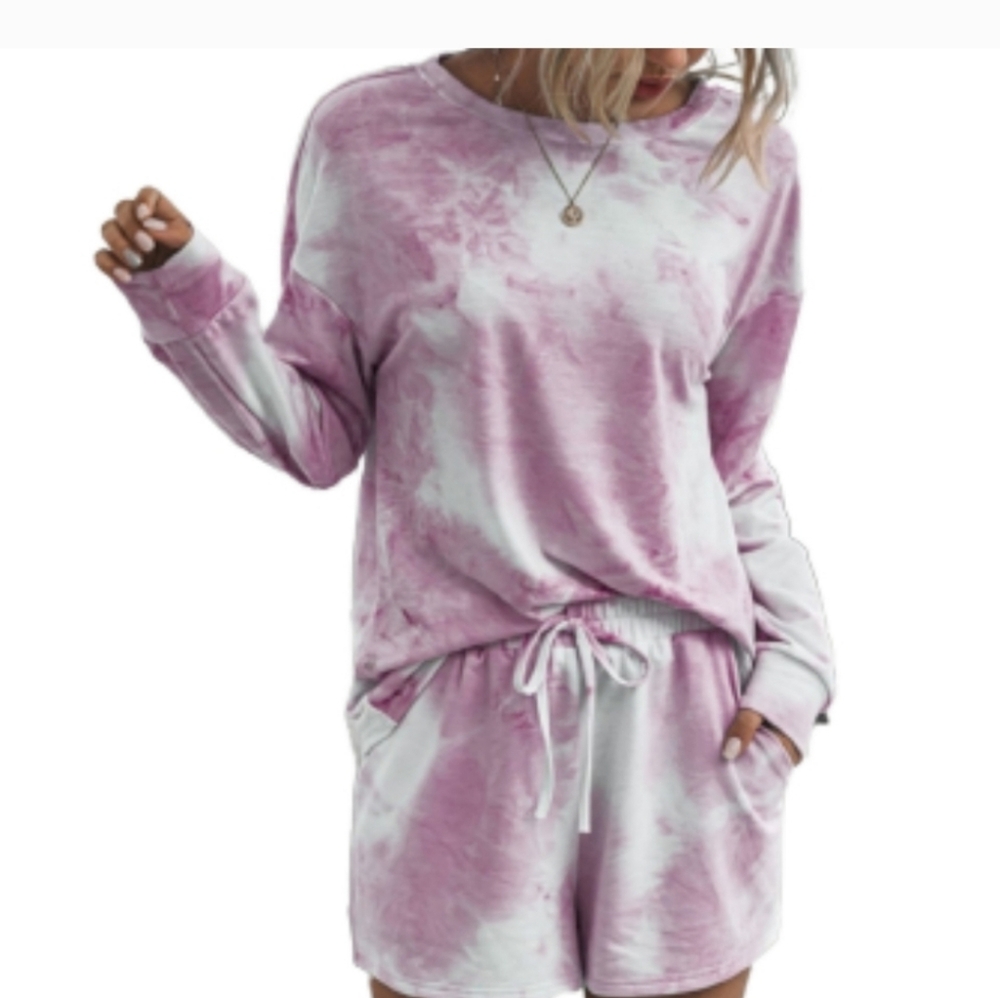 LOUNGE SHORTS AND TEE SHIRT IN PINK TIE DYE